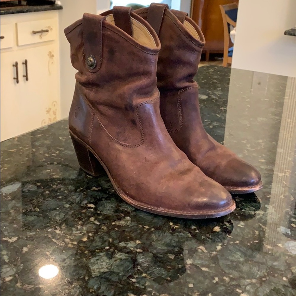 Jackie Button Short Boots Frye